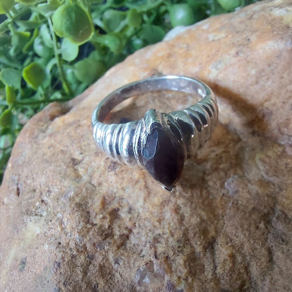Sterling Silver 925 Vintage Ring with Dark Smoky Quartz Ribbed Band Size 8.75